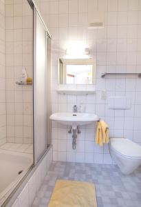 Koupelna v ubytování Hotel zur Sonne
