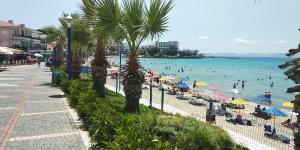 クシャダスにあるLadies Beach Hotelのギャラリーの写真