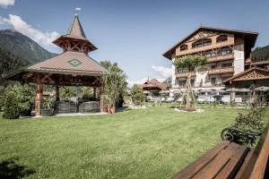 Nespecifikovaný výhled na hory nebo výhled na hory při pohledu z hotelu