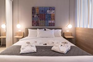 a bedroom with two towels on a bed at Sicilia's Art Hotel & Spa in Acitrezza