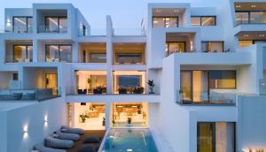 Bazén v ubytování Infinity View Hotel Tinos nebo v jeho okolí