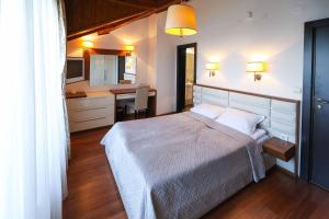 Ένα ή περισσότερα κρεβάτια σε δωμάτιο στο Lake View House +24 φωτογραφίες