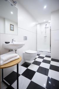 Kúpeľňa v ubytovaní Apartamenty Klasztorna 25