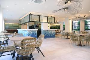 a restaurant with tables and chairs and a bar at Eurosalou & Spa in Salou