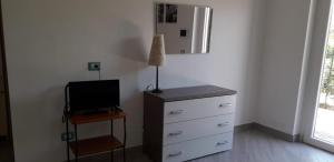 TV a/nebo společenská místnost v ubytování Albergo Athena Mare