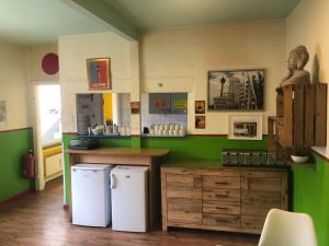 a kitchen with a counter and two trash cans at Backpackers Düsseldorf - SELF CHECK-IN in Düsseldorf