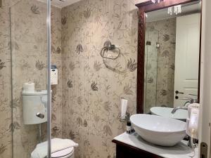 Koupelna v ubytování PortaDelMare deluxe suites