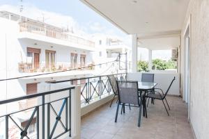 Balcony o terrace sa Superb & Comfy 2BD Apartment in Marousi by UPSTREET