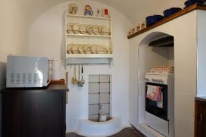 A kitchen or kitchenette at Asiminas House