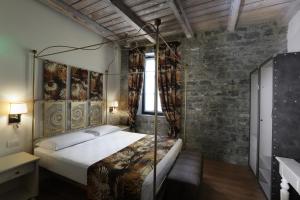 Postel nebo postele na pokoji v ubytování Suites&Atelier Lake Como
