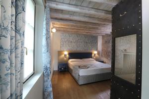 Postel nebo postele na pokoji v ubytování Suites&Atelier Lake Como