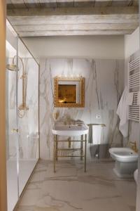 Koupelna v ubytování Suites&Atelier Lake Como