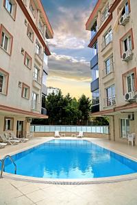 a swimming pool in the middle of two buildings at Memory Suites in Buyukcekmece