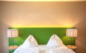 Giường trong phòng chung tại Hotel Gasthof zur Post
