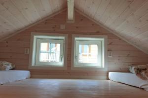 Postel nebo postele na pokoji v ubytování Nydelig hytte i Kabelvåg Lofoten