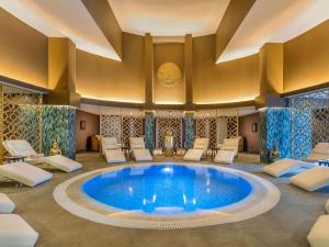 المسبح في Rixos Sungate - The Land of Legends Access أو بالجوار