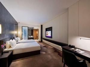 Mercure Shenzhen Longgang客房内的一张或多张床位