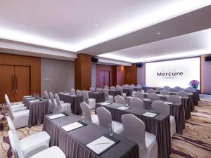 Mercure Shenzhen Longgang商务区和/或会议室