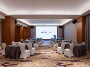 Mercure Shenzhen Longgang商务区和/或会议室