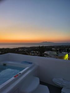 Alba o tramonto visti dall'interno dell'hotel o dai dintorni