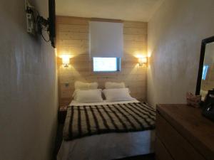 Un pat sau paturi într-o cameră la Residence Pierra Menta