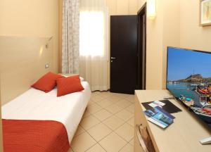 TV a/nebo společenská místnost v ubytování Janus Hotel