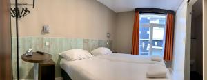 Cama o camas de una habitación en Hotel Damrak Inn