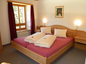 Ein Bett oder Betten in einem Zimmer der Unterkunft Hotel Preda Kulm