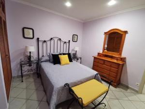 Cama o camas de una habitación en Lemon Tree Corazón de Cádiz Grupo AC Gestion