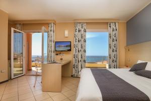 Postel nebo postele na pokoji v ubytování Janus Hotel