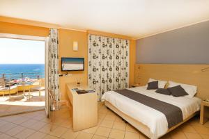 Postel nebo postele na pokoji v ubytování Janus Hotel