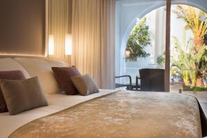 Postel nebo postele na pokoji v ubytování Insotel Tarida Beach Resort & SPA + 49 fotografií