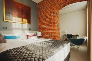 Postel nebo postele na pokoji v ubytování Fabryka Wełny Hotel & Spa