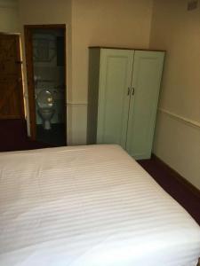 Katil atau katil-katil dalam bilik di The White Horse Inn