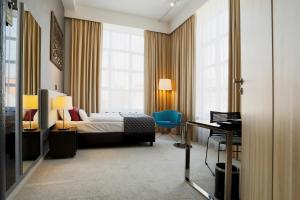 Postel nebo postele na pokoji v ubytování Fabryka Wełny Hotel & Spa