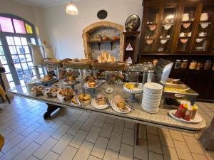 a buffet of food on a table in a restaurant at Hotel Rota Do Mar Inn Itajaí Navegantes in Itajaí