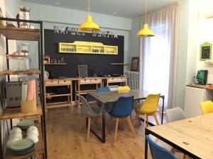 a dining room with a table and chairs at Napoli Bonita b&b in Naples