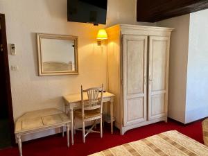 Postel nebo postele na pokoji v ubytování Hôtel Porte de Camargue - Les Quais d'Arles