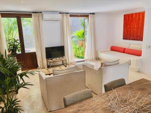a living room with a table and chairs and a couch at Casa Celeste in Alicante
