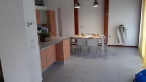 a kitchen with a counter and a table and chairs at Borgo antico - FronteMare in Giovinazzo