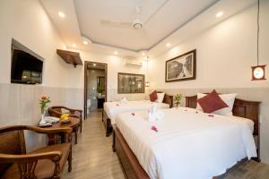 Postel nebo postele na pokoji v ubytování Bonsai Villa Hoi An