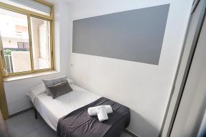 A bed or beds in a room at DIFFERENTFLATS Argenta