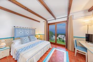 Postel nebo postele na pokoji v ubytování Il Borgo BagaBaga - Exclusive Country Retreat