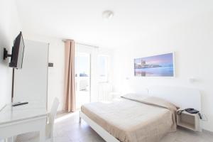 Un pat sau paturi într-o cameră la Hotel Approdo di Venere