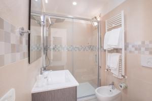 Ένα μπάνιο στο Hotel Approdo di Venere +37 φωτογραφίες