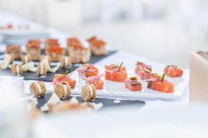 Makanan di atau berdekatan hotel