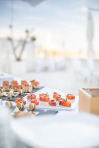 Makanan di atau berdekatan hotel