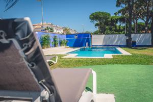 Bazén v ubytování Chalet Sancti Petri nebo v jeho okolí