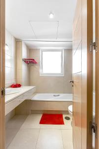 A bathroom at Garden View La Arena