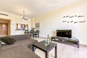 A television and/or entertainment centre at Garden View La Arena